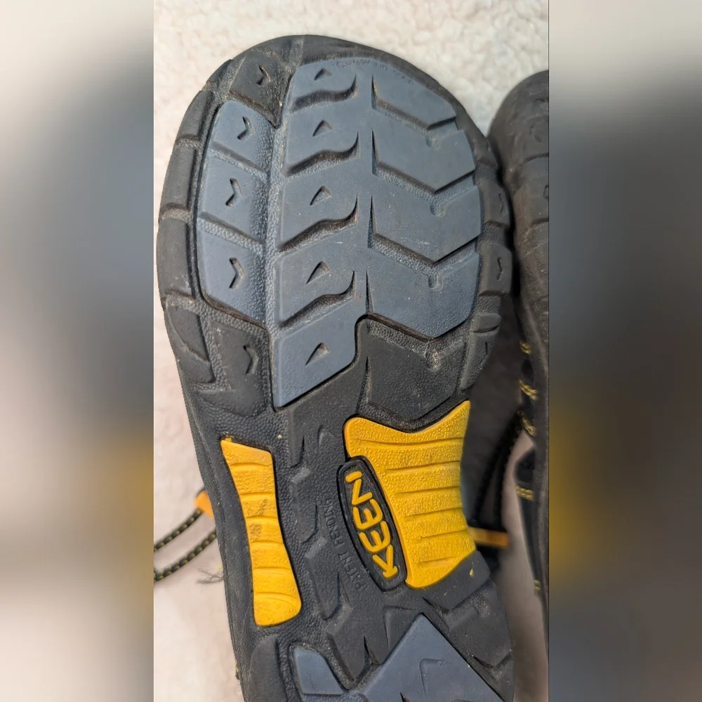 KEEN Kids sz 2 Newport H2 Black Yellow Summer Water Shoe Sandals Beach Hike